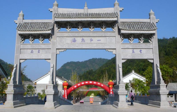 石雕牌坊：有哪些種類，設(shè)計時要考慮哪些因素？